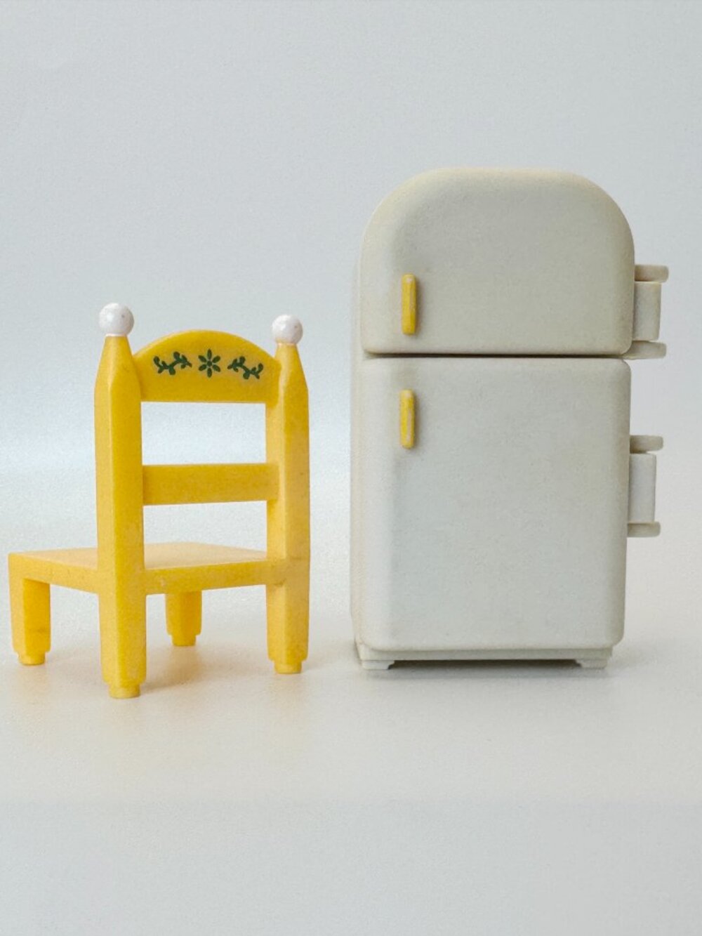 Sylvanian Families Calico Critters Dollhouse FRIDGE + YELLOW CHAIR Epoch *NOTE